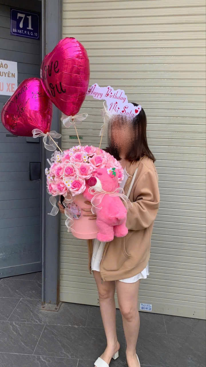 喪禮花圈代訂：白玫瑰與菊花哀悼花束，適合追悼會、喪禮慰問，全國配送 | Funeral Flowers Vietnam