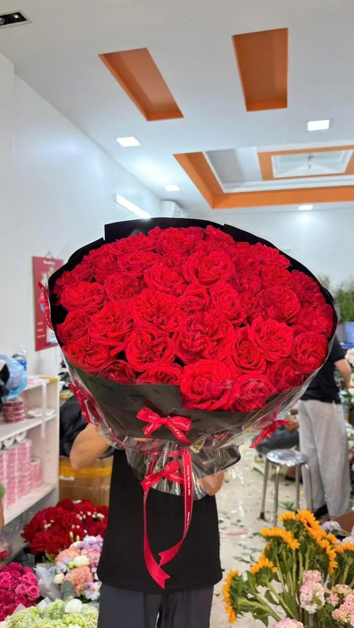 巨型紅玫瑰花束